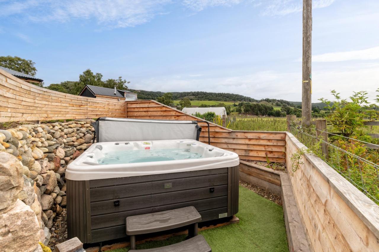 Enchanting Tiny House With Wood Burner And Hot Tub In Cairngorms Ballater Exteriör bild